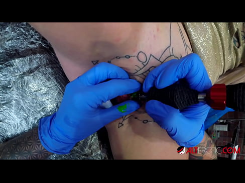 ❤️ Extrem tattooed Hottie Sully Savage krut en Tattoo op hirem Klitoris Sexvideo op lb.sexygirlspics.ru ❤